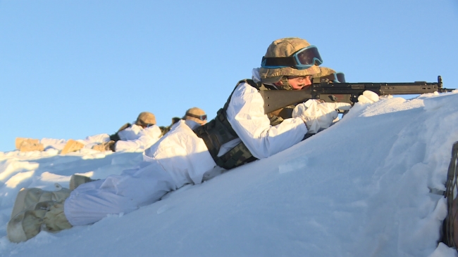 TRT, Mehmetçiğin 3 bin metredeki zorlu vatan nöbetine eşlik etti
